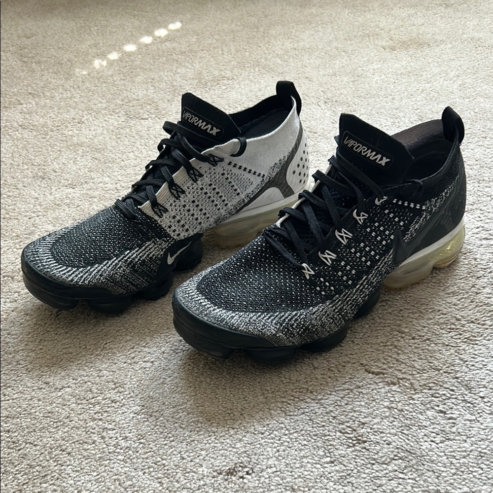Nike Black and White Vapormax Flyknit Sneakers